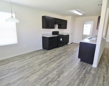 18 Leisure Shore Court - Photo Thumbnail 3