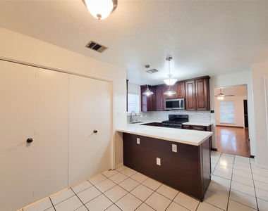 8747 Fondren Village - Photo Thumbnail 27
