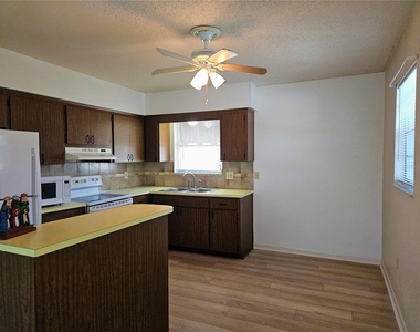 360 137th Avenue Circle - Photo Thumbnail 5