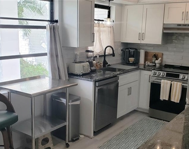 2616 St Josephs Drive W - Photo Thumbnail 7