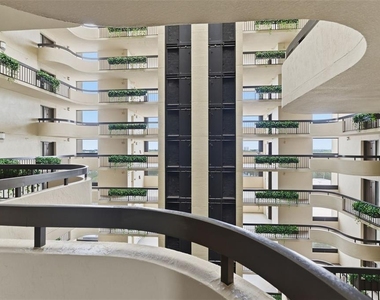 2413 Bayshore Boulevard - Photo Thumbnail 7