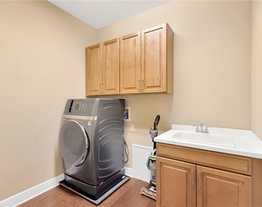 6420 Seasound Drive - Photo Thumbnail 22
