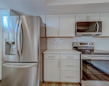 100 Oakmont Lane - Photo Thumbnail 7