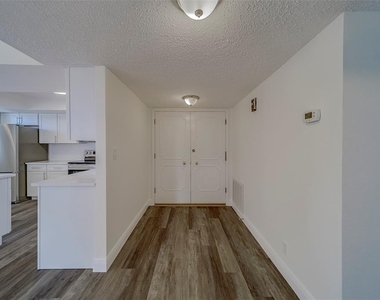 100 Oakmont Lane - Photo Thumbnail 2