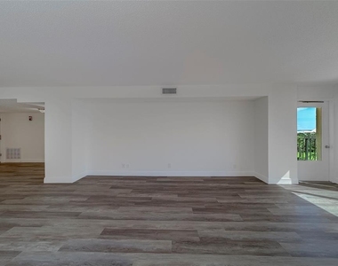 100 Oakmont Lane - Photo Thumbnail 11