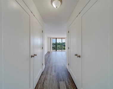 100 Oakmont Lane - Photo Thumbnail 18