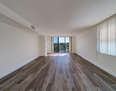100 Oakmont Lane - Photo Thumbnail 13
