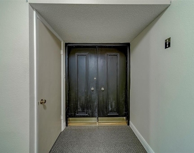 100 Oakmont Lane - Photo Thumbnail 37