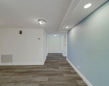 100 Oakmont Lane - Photo Thumbnail 35