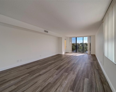 100 Oakmont Lane - Photo Thumbnail 12