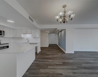 100 Oakmont Lane - Photo Thumbnail 3