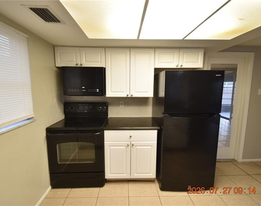 3221 Topp Drive - Photo Thumbnail 15