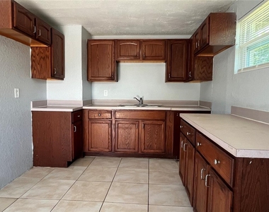 1142 Martin Street - Photo Thumbnail 3