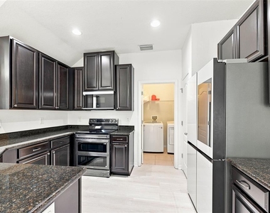 5156 Bay Isle Circle - Photo Thumbnail 10