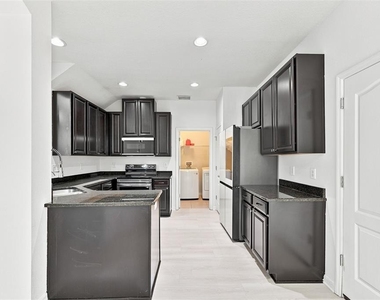 5156 Bay Isle Circle - Photo Thumbnail 9
