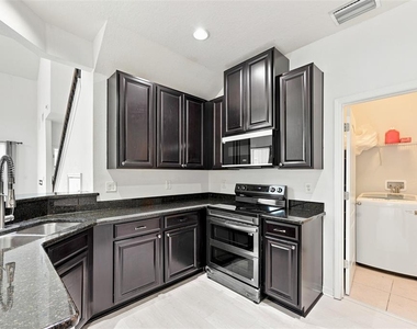 5156 Bay Isle Circle - Photo Thumbnail 11