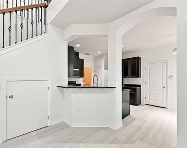 5156 Bay Isle Circle - Photo Thumbnail 6