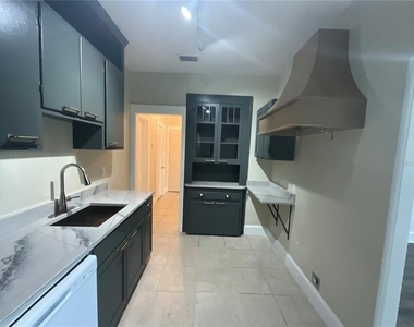 2610 Central Avenue - Photo Thumbnail 1