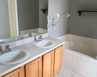 7500 Lullwater Avenue - Photo Thumbnail 13