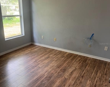 7500 Lullwater Avenue - Photo Thumbnail 9