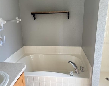 7500 Lullwater Avenue - Photo Thumbnail 14