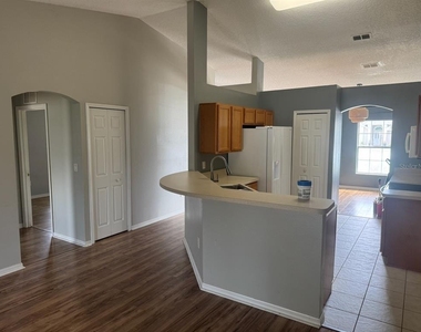 7500 Lullwater Avenue - Photo Thumbnail 7