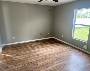 7500 Lullwater Avenue - Photo Thumbnail 12