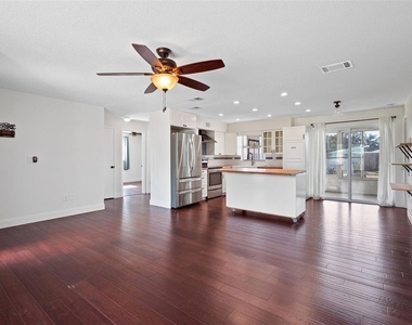 1712 Thomas Drive - Photo Thumbnail 6