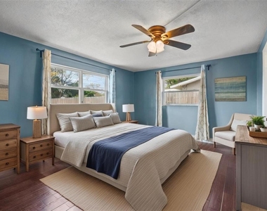 1712 Thomas Drive - Photo Thumbnail 7