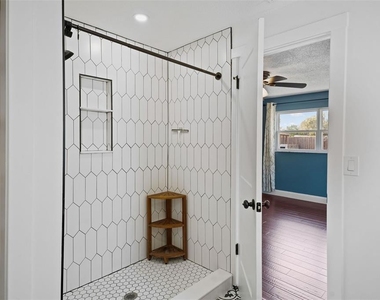 1712 Thomas Drive - Photo Thumbnail 11