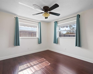 1712 Thomas Drive - Photo Thumbnail 14