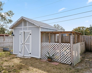 1712 Thomas Drive - Photo Thumbnail 20