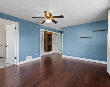 1712 Thomas Drive - Photo Thumbnail 9