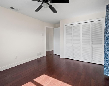 1712 Thomas Drive - Photo Thumbnail 13