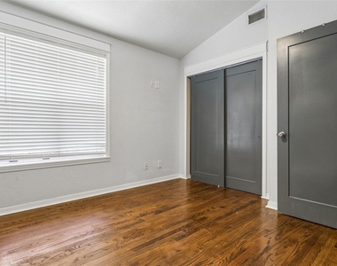 5720 Dalden Drive - Photo Thumbnail 12
