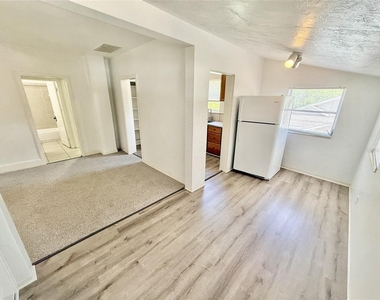 1135 Highland Street N - Photo Thumbnail 3