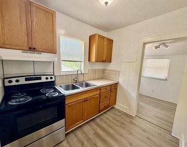 1135 Highland Street N - Photo Thumbnail 8