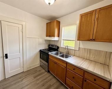 1135 Highland Street N - Photo Thumbnail 9