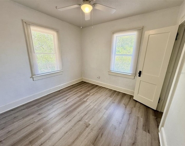 1135 Highland Street N - Photo Thumbnail 2