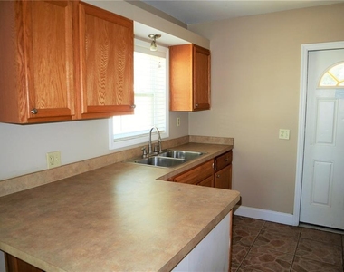 1219 E Frierson Avenue - Photo Thumbnail 6