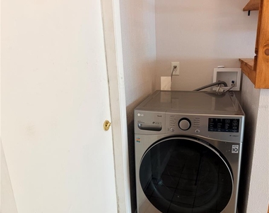 208 Flamingo Drive - Photo Thumbnail 4