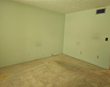 4747 Azalea Drive - Photo Thumbnail 15