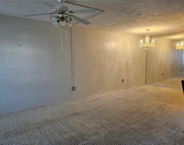 4747 Azalea Drive - Photo Thumbnail 8