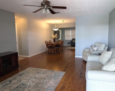 4415 96th Avenue N - Photo Thumbnail 3