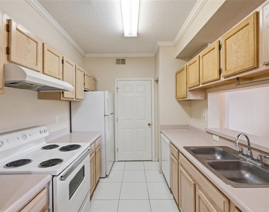 5612 Pinnacle Heights Circle - Photo Thumbnail 8