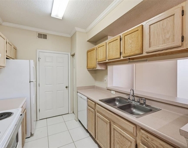5612 Pinnacle Heights Circle - Photo Thumbnail 9