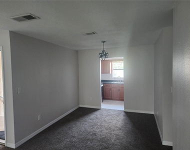7210 N Manhattan Avenue - Photo Thumbnail 3