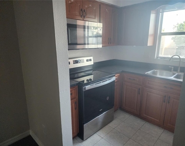 7210 N Manhattan Avenue - Photo Thumbnail 4