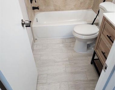 7210 N Manhattan Avenue - Photo Thumbnail 7