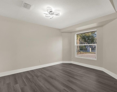 18803 Tracer Drive - Photo Thumbnail 6